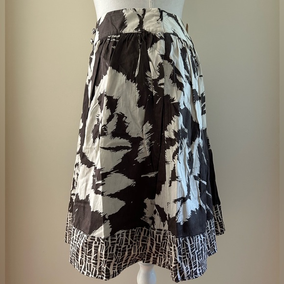 CUTE Brown/Cream Skirt - Picture 3 of 3